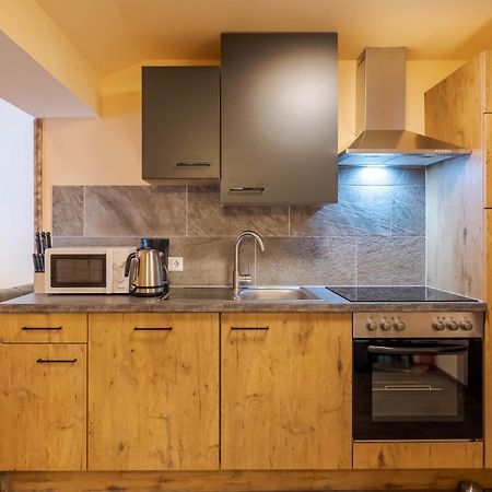 Putzenhof Appartements โกรสเคียร์ชไฮม์ ภายนอก รูปภาพ